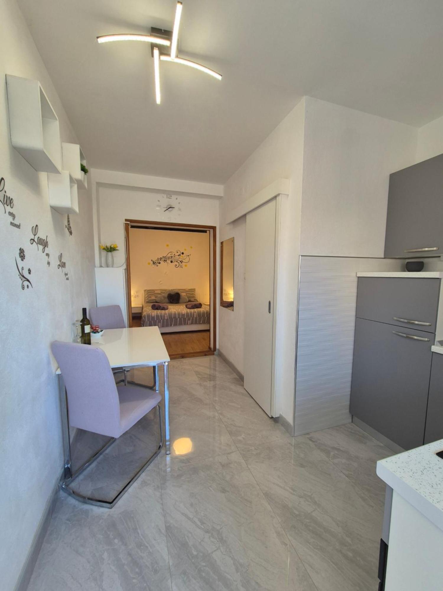 Apartment Karla คอมีชา ภายนอก รูปภาพ