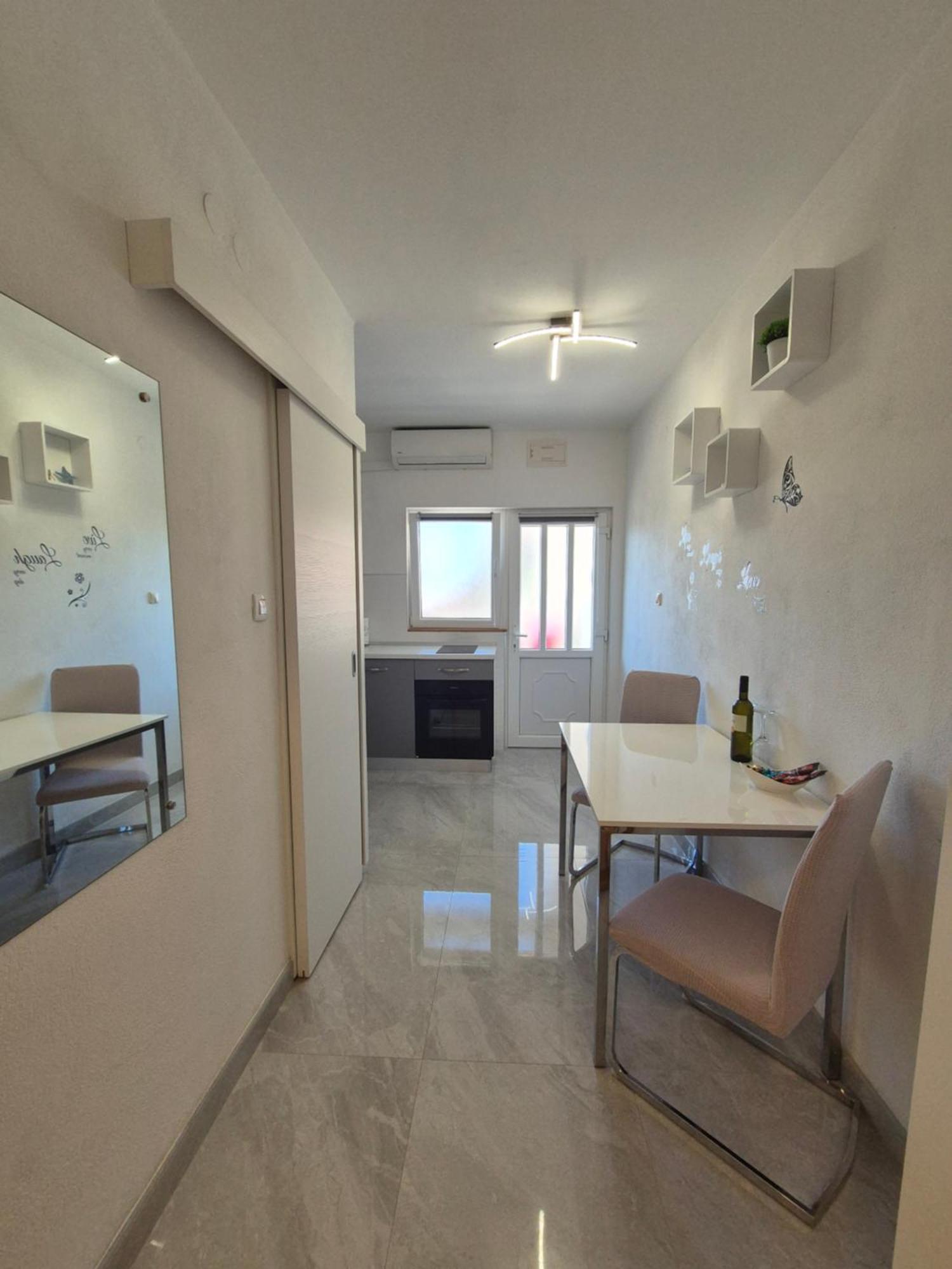 Apartment Karla คอมีชา ภายนอก รูปภาพ